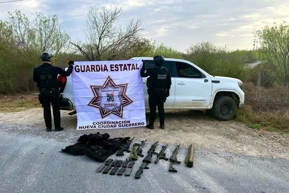 En Nueva Ciudad Guerrero, policías de la Guardia Estatal localizaron una camioneta GMC Sierra 2022 con placas de Texas y reporte de robo.