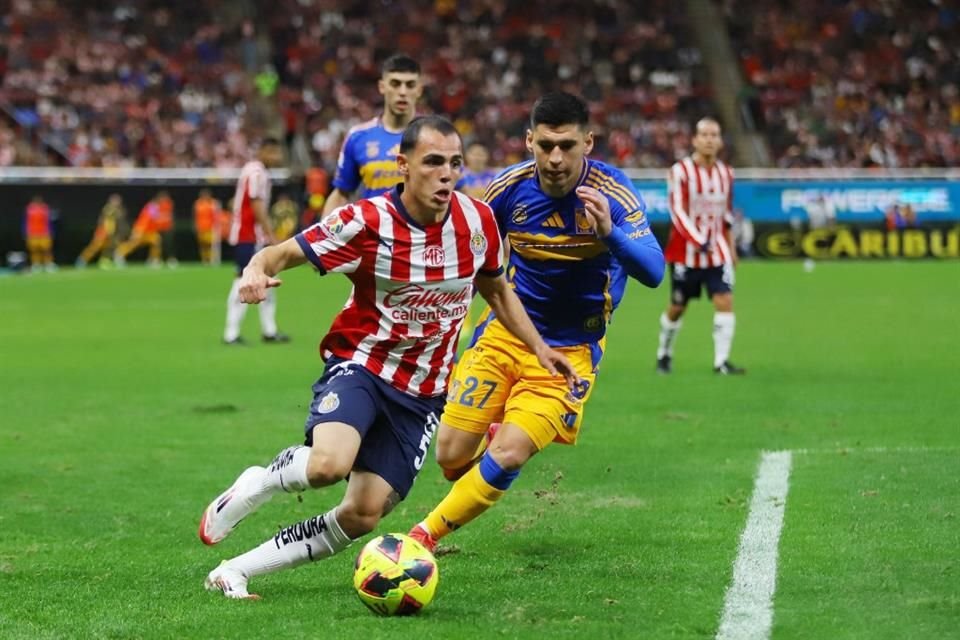 Hugo Camberos (Chivas) es uno de los elementos más destacados de la lista.