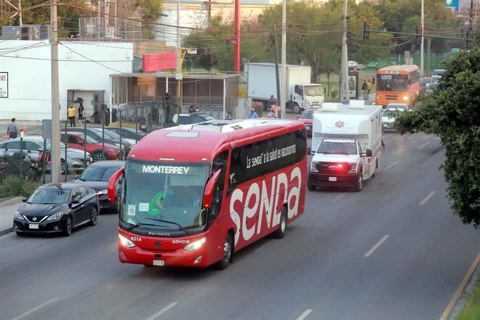 Parte rumbo a Laredo el primer contingente del Programa de Vacunación Transfronterizo.