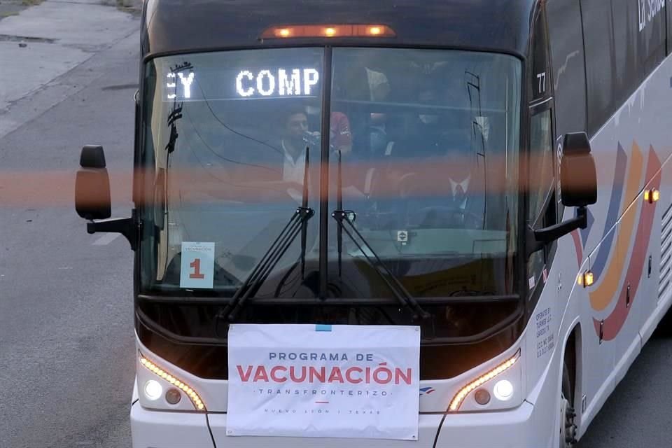 Parte rumbo a Laredo el primer contingente del Programa de Vacunación Transfronterizo.