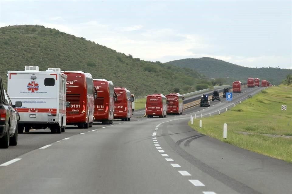 Parte rumbo a Laredo el primer contingente del Programa de Vacunación Transfronterizo.