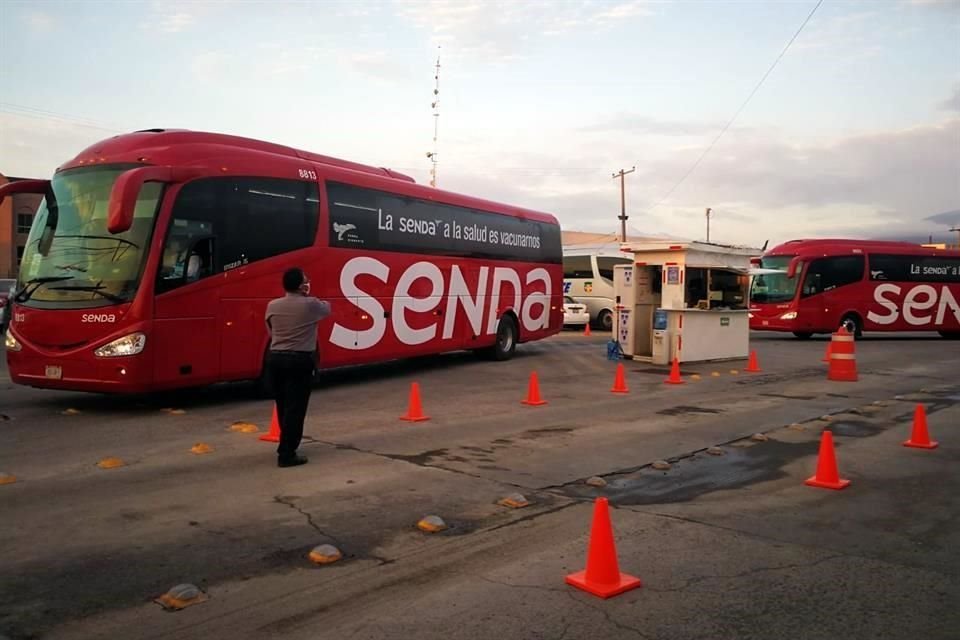 Parte rumbo a Laredo el primer contingente del Programa de Vacunación Transfronterizo.