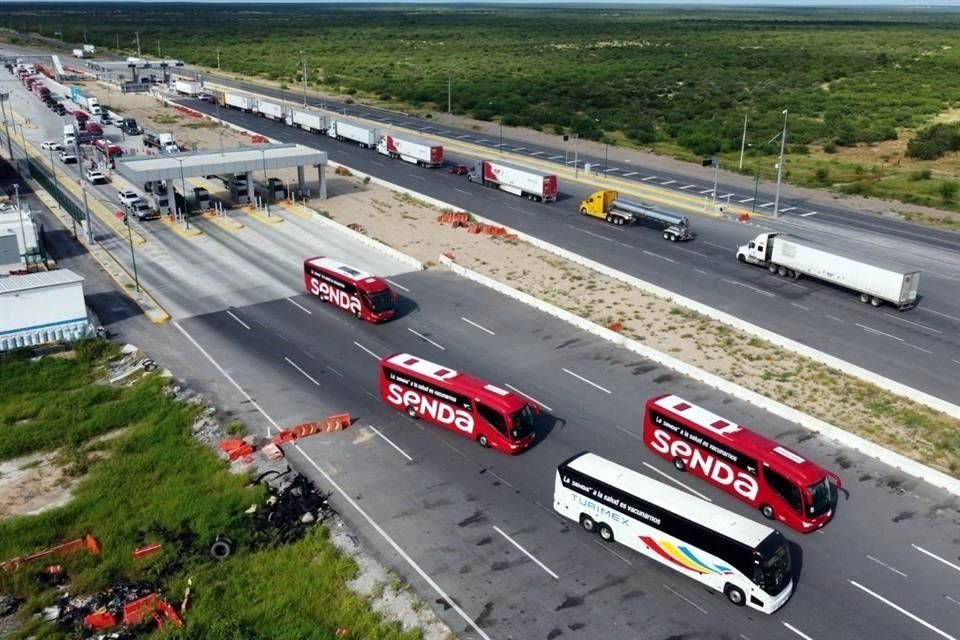 Parte rumbo a Laredo el primer contingente del Programa de Vacunación Transfronterizo.