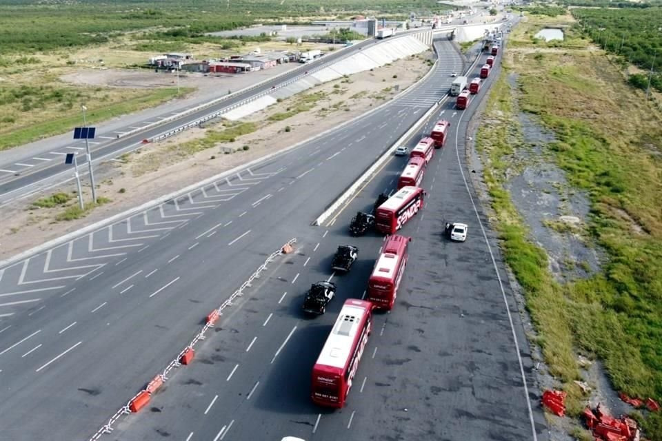 Parte rumbo a Laredo el primer contingente del Programa de Vacunación Transfronterizo.