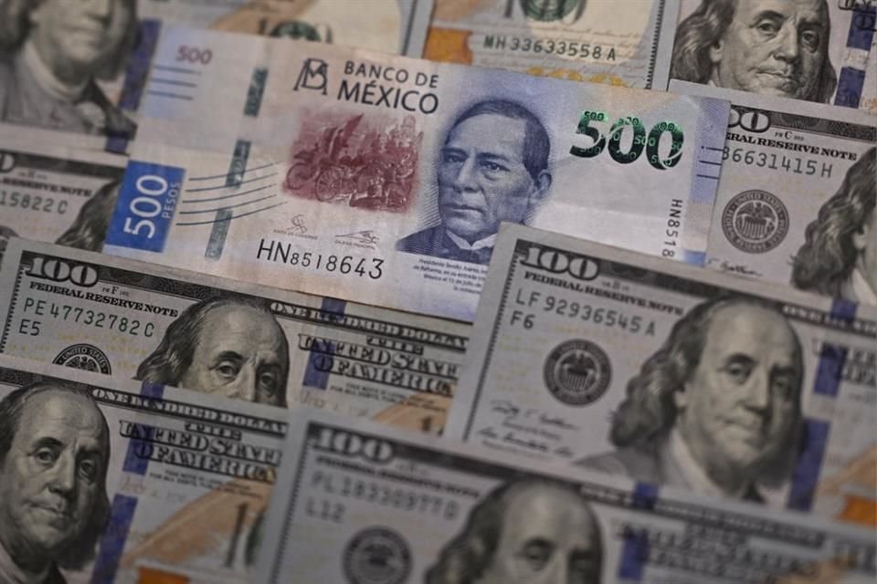 El peso avanza por cuarta jornada consecutiva frente al dólar.