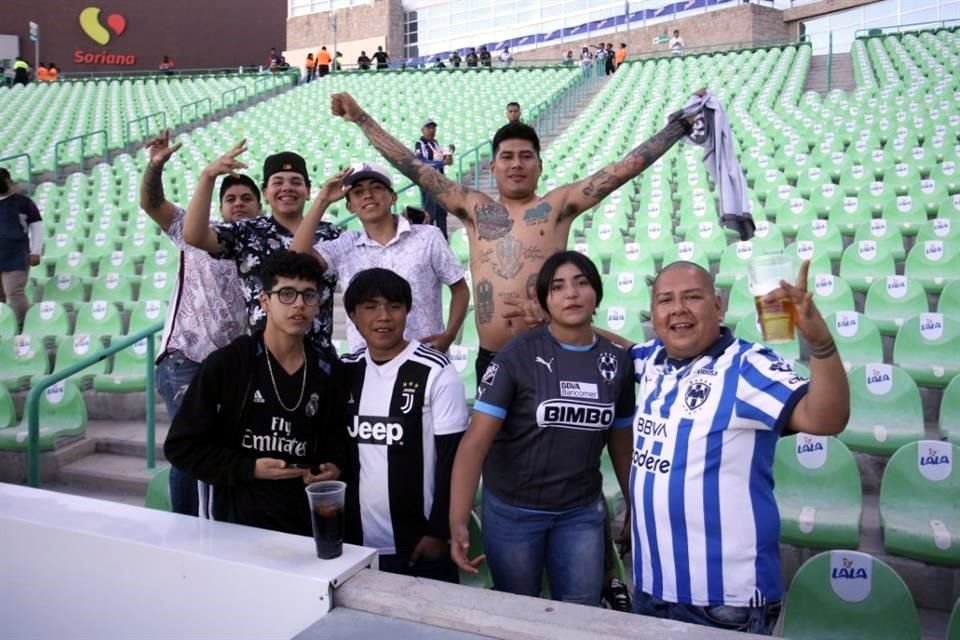 Aficionados de varios estados se han dado cita para ver a Rayados en Torreón.