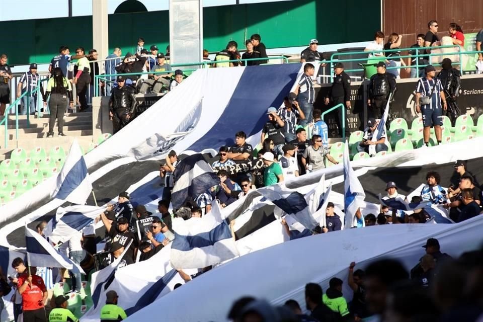 La afición rayada se hizo presente en el Estadio Corona.