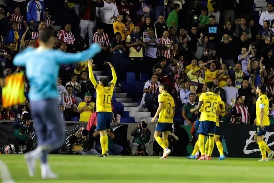 Los hinchas americanistas vivieron una verdadera fiesta ante Chivas.