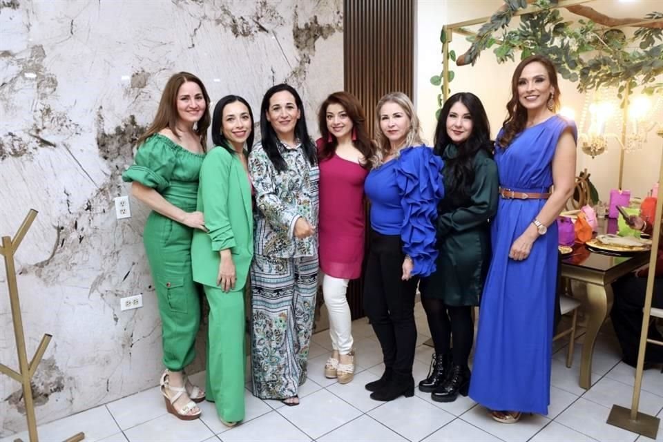 Paty Elizondo de Cantú, Isela Guajardo, Rosina Guajardo, Nora González de Cantú, Mónica Siller, Alma Rosa Cantú de Palacios y Malena Elizondo