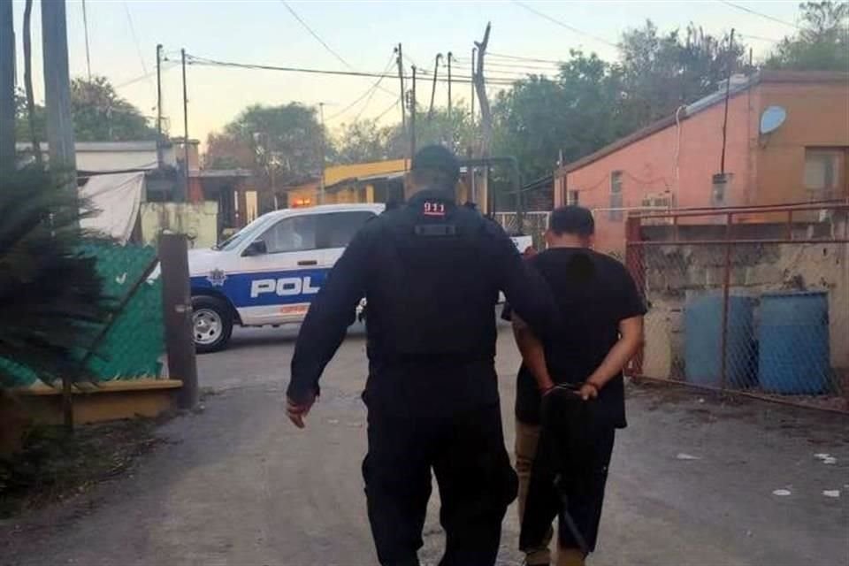 En General Terán, la Policía municipal detuvo a Miguel, de 39 años, por la quema de 200 pacas de alimento de ganado, en la calle 15 de Mayo en la cabecera.