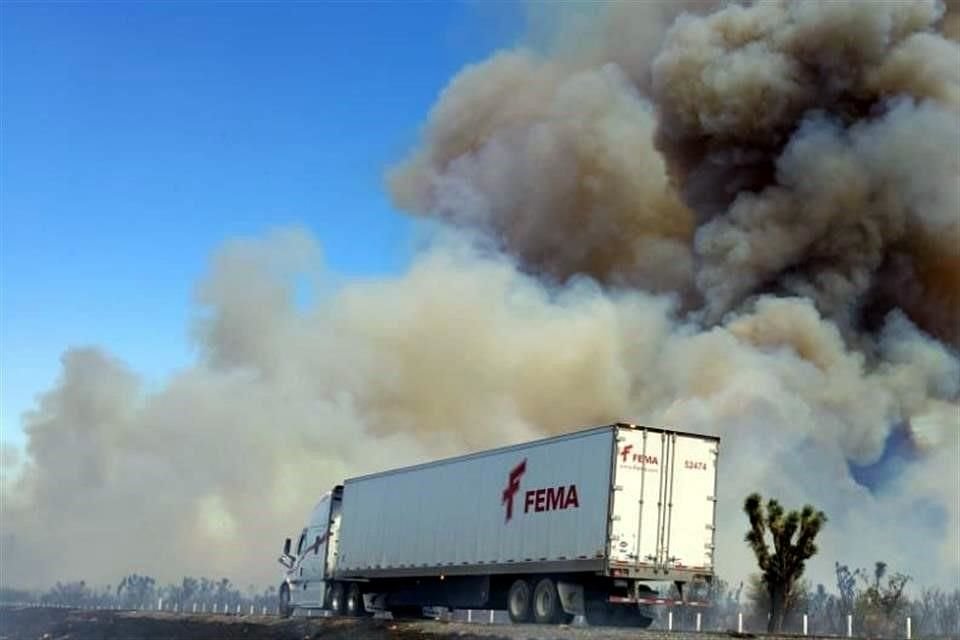 El fuego se propagó con rapidez en lotes baldíos, áreas forestales, viviendas y negocios en el área metropolitana, elevando de nuevo los niveles de contaminación.