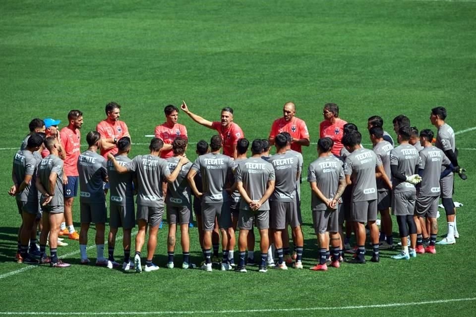 Martín Demichelis y los Rayados se juegan más que la victoria en su visita a CU.