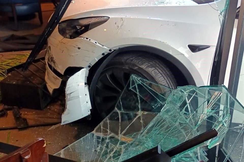 En la sucursal de Starbucks, en Av. Revolución, no se reportaron lesionados pese al incidente.