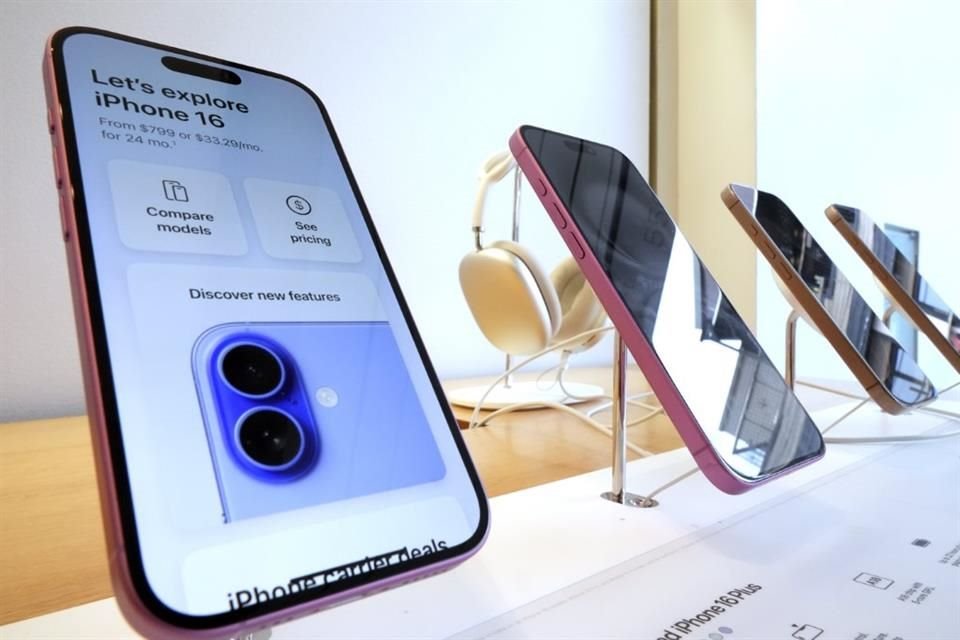 Por aranceles, precio del iPhone en EU podría subir en el futuro ¡hasta 88%! y su modelo más equipado podría costar hasta 2 mil 300 dólares.