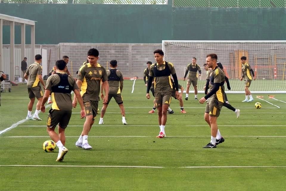 Tigres entreno en el CET de San Nicolás.