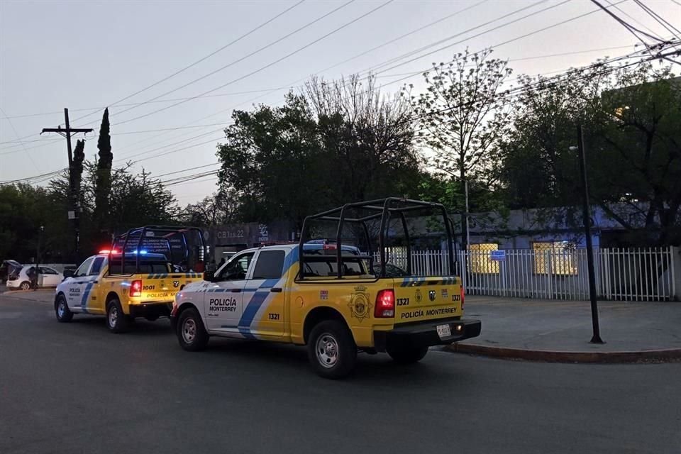 A las 6:00 horas la Policía de Monterrey montó un operativo en el CBTIS 22, en Mitras Norte.