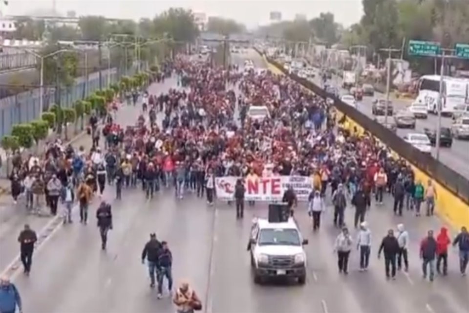 Son los maestros de la CNTE los que se manifiestan y provocan las afectaciones para ingresar al AICM.