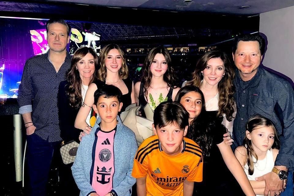 Guillermo Rodríguez, Eugenia Treviño, Cecilia Welsh, Valeria Welsh, Fernanda Treviño, Hernán Welsh, Memo Rodríguez, Hernán Welsh, Isabela Rodríguez y Sofía Welsh