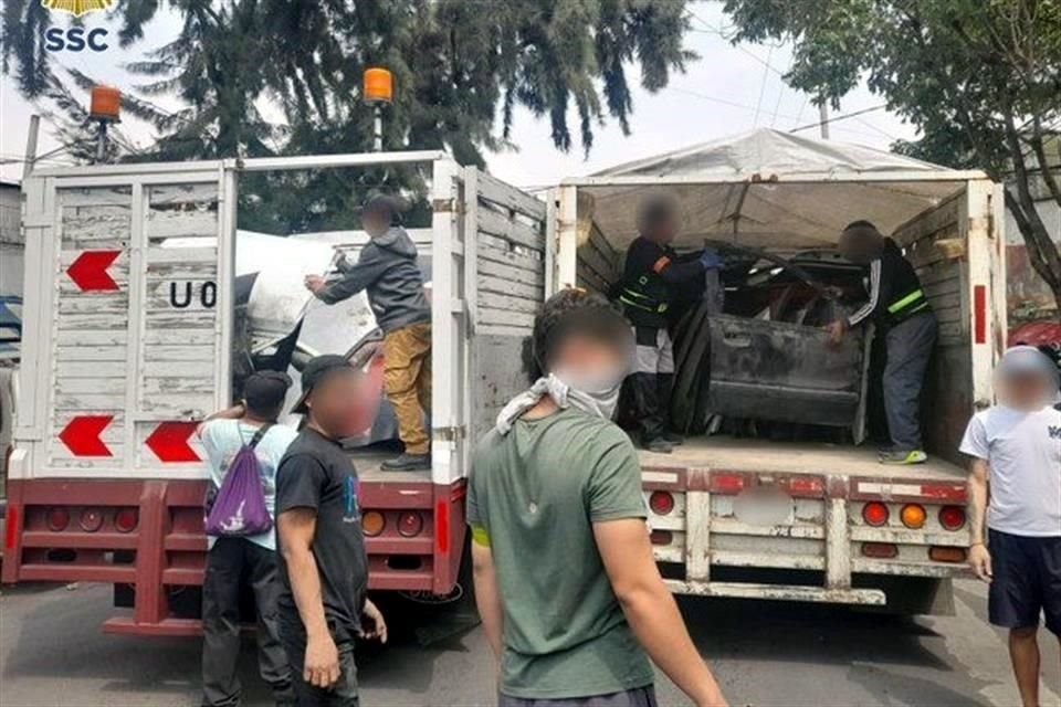 Autoridades decomisaron un total de 17.5 toneladas de autopartes de dudosa procedencia en uno de los locales.