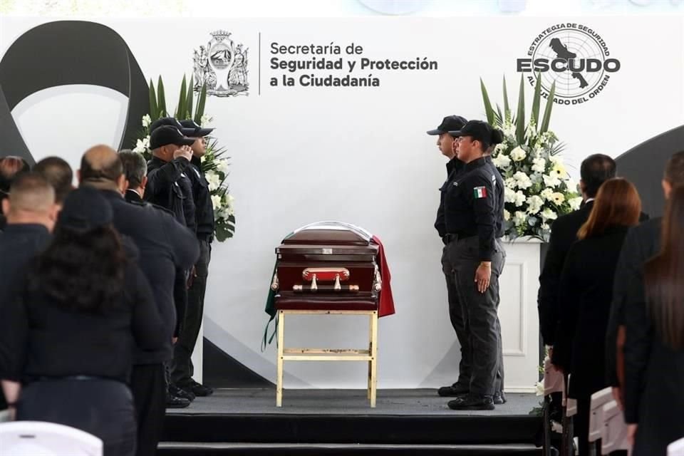 Elementos de la Policía de Monterrey montaron guardia durante la ceremonia.