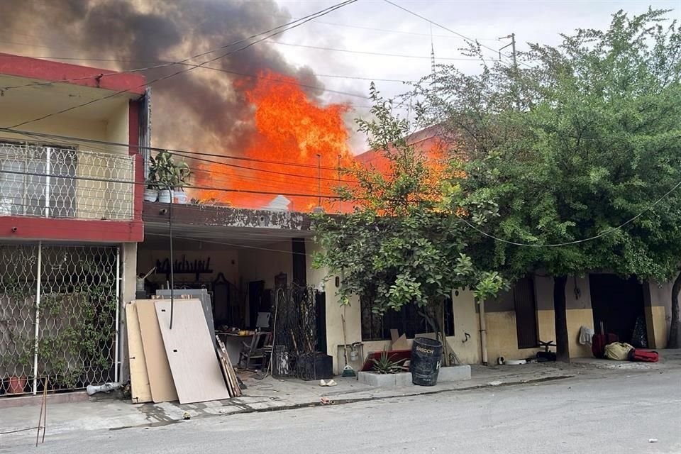 A las 16:00 horas se reportó el siniestro en una casa de la calle Mar de las Antillas y Golfo de California, en Mitras Centro.