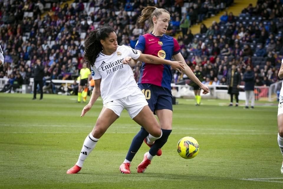 Con la victoria, Real Madrid femenino se puso a 4 puntos del líder Barcelona.