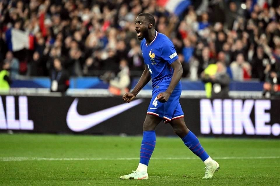 Dayot Upamecano anotó el penal con el que Francia avanzó a las Semifinales de la Nations League.