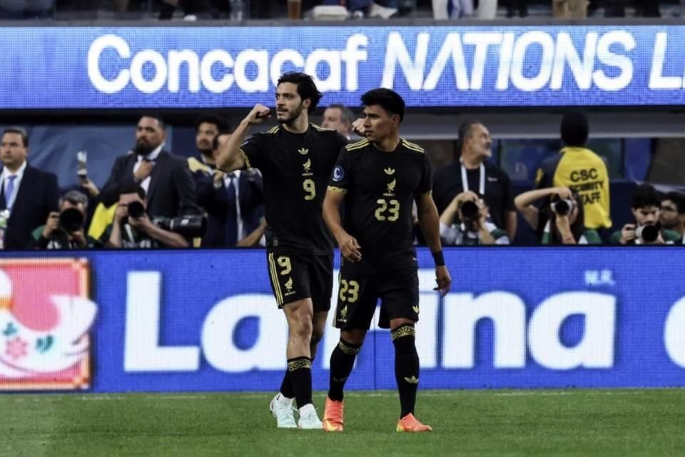 Raul Jimenez (9) abrió el marcador con un cabezazo y e dio la ventaja al Tri con un penal en tiempo de reposición.