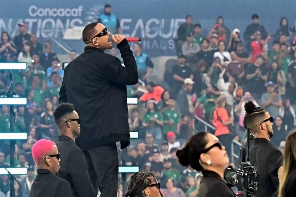 El actor y cantante estadounidense Will Smith amenizó el show previo al partido en Los Ángeles.