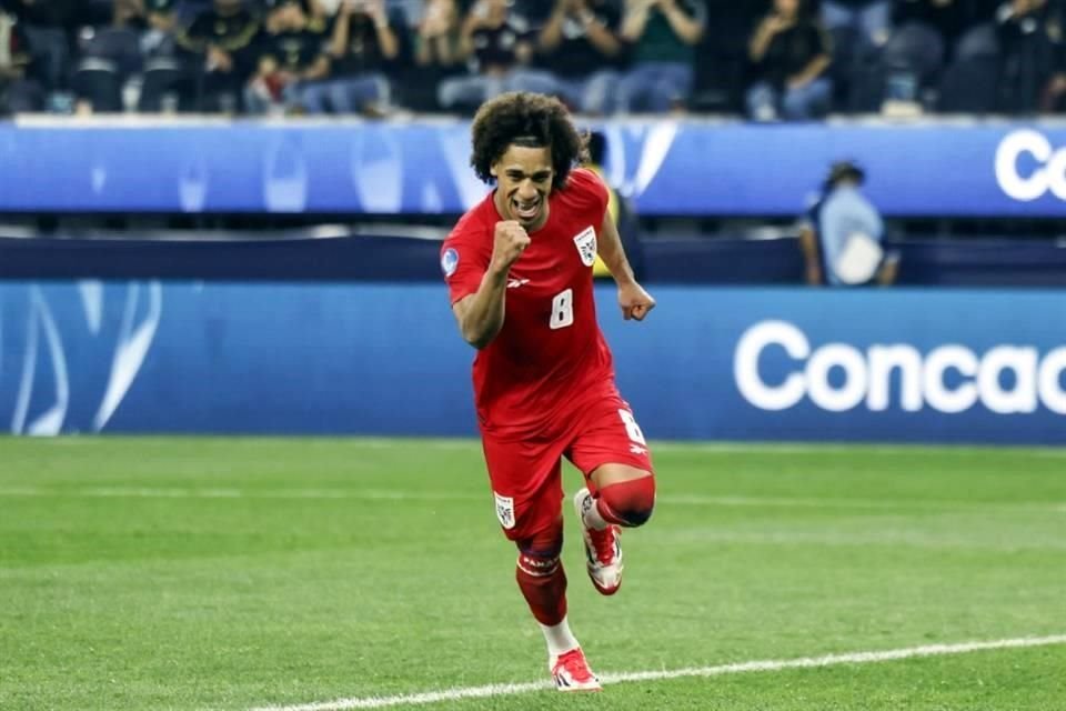 Adalberto Carrasquilla igualó el encuentro, antes de finalizar el primer tiempo, con un penal.