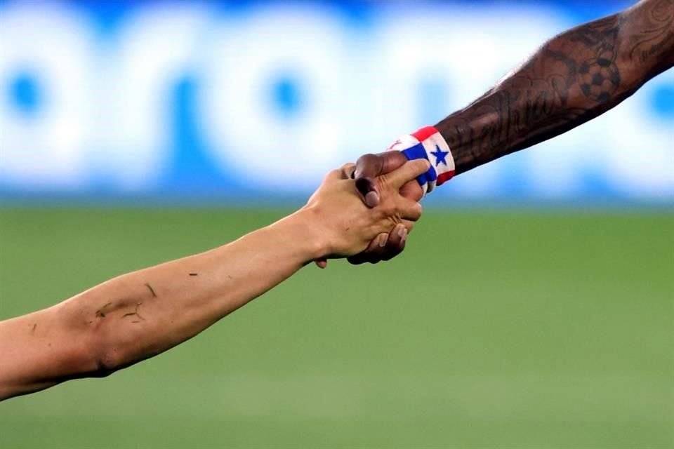 Con doblete de Raúl Jiménez, México venció 2-1 a Panamá para coronarse por primera vez en la Nations League de la Concacaf.