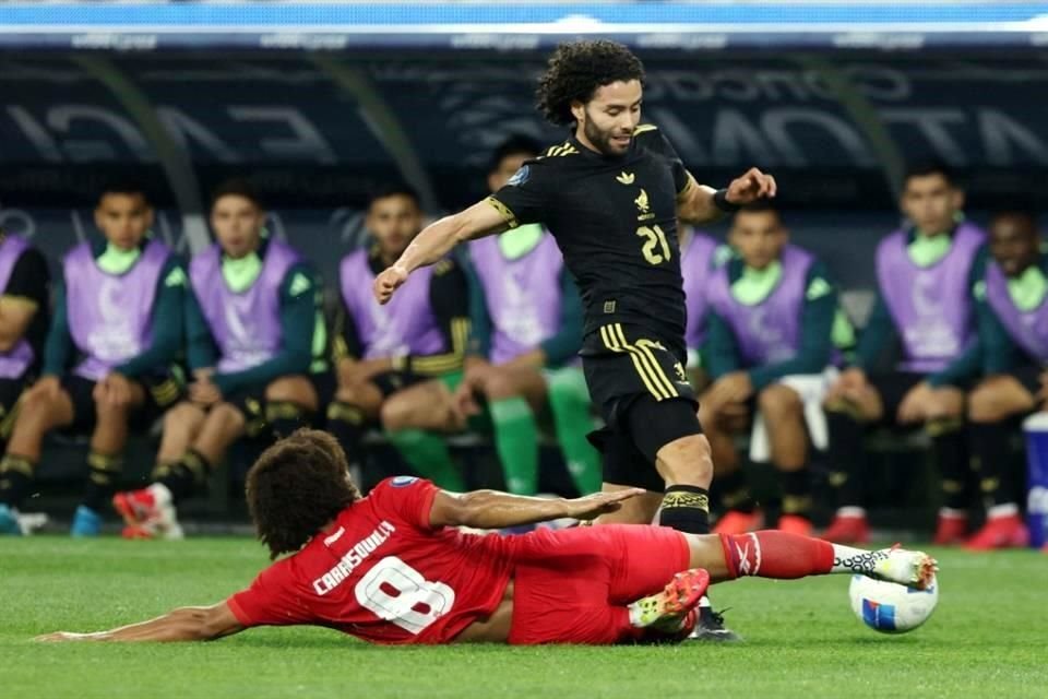 Con doblete de Raúl Jiménez, México venció 2-1 a Panamá para coronarse por primera vez en la Nations League de la Concacaf.