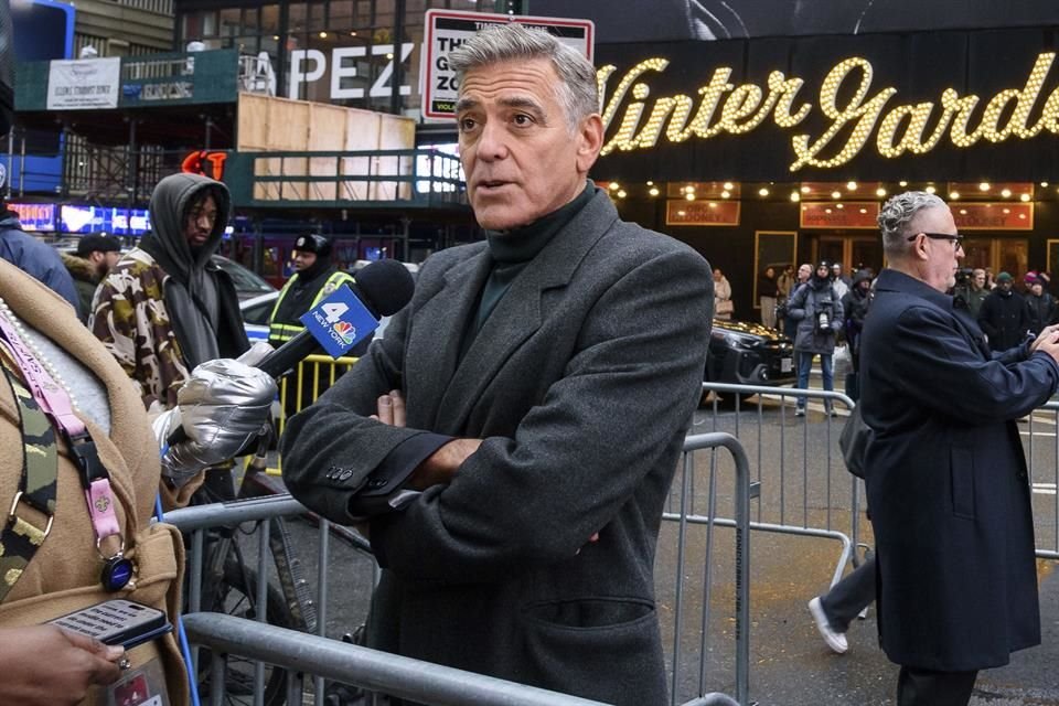 El ganador del Óscar dio la entrevista para promover su debut en Broadway, en la versión teatral de su película 'Buenas Noches y Buena Suerte'.