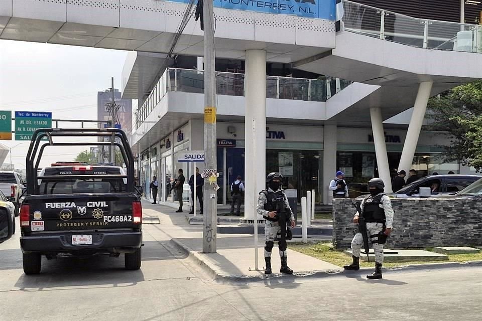 Los hechos se registraron a las afueras de un banco Multiva, ubicado en el área poniente del Paseo Tec, en la Avenida Garza Sada, entre Físicos y Pirineos.