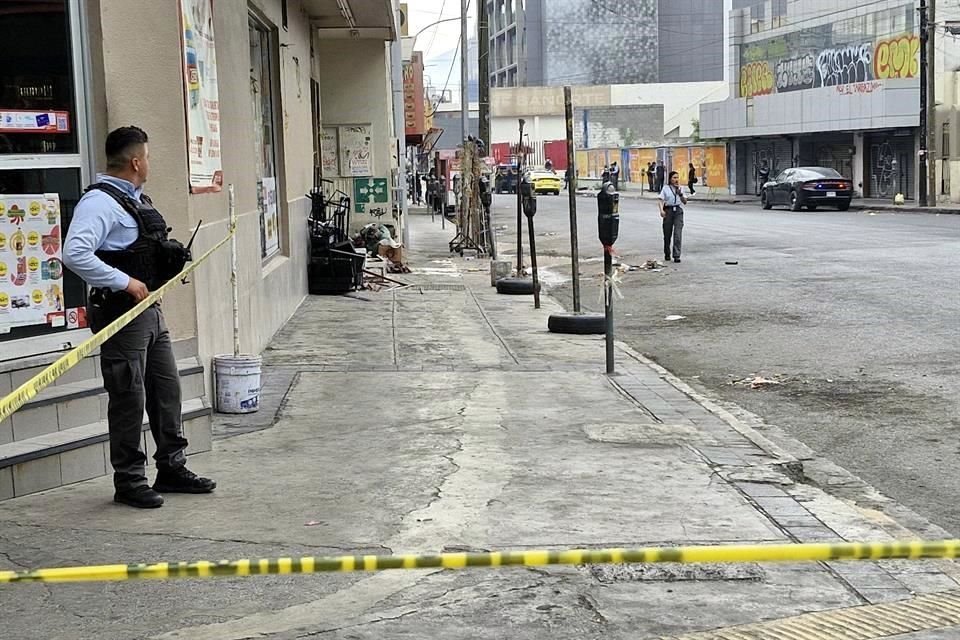 Tras los hechos en la Colonia Independencia, Jesús Roberto S., de 28 años, fue herido por los oficiales y detenido en el Centro.