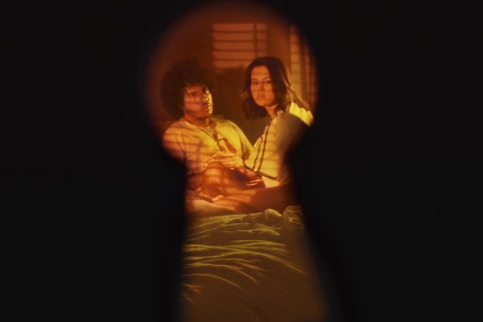 'I Said I Love You First', el esperado álbum de Selena Gomez y Benny Blanco, evita los clichés románticos y destaca por su sonido.