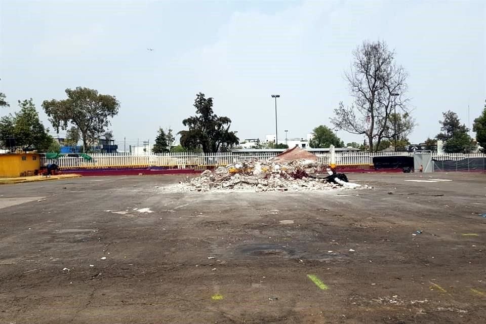 Trabajadores derribaron la estructura que fue solicitada por vecinos en 2001.