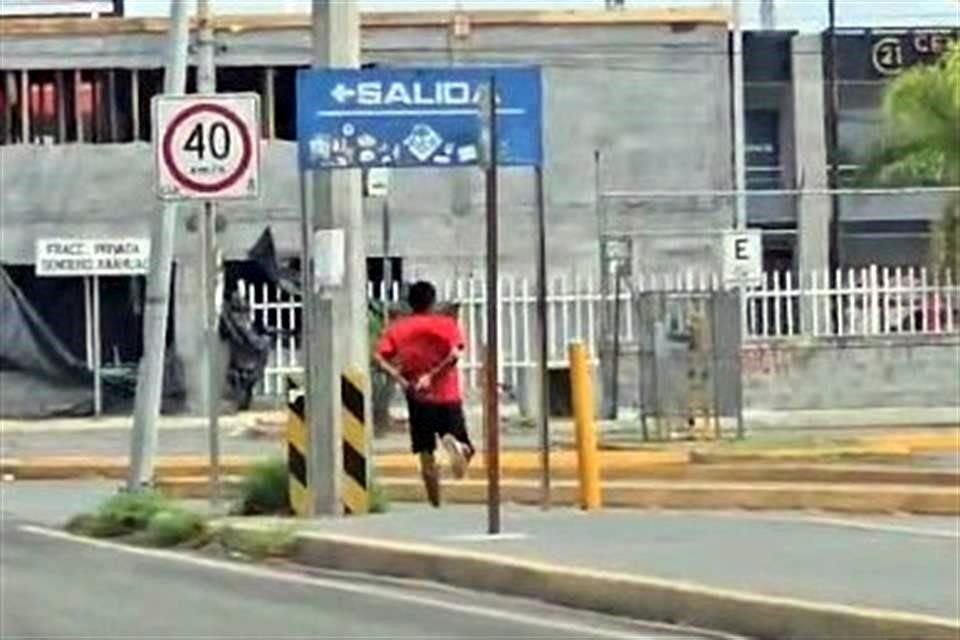 El hecho se registró poco antes de las 14:00 en la Avenida Sendero, frente a la tienda Walmart, entre República Mexicana y Avenida Las Palmas.