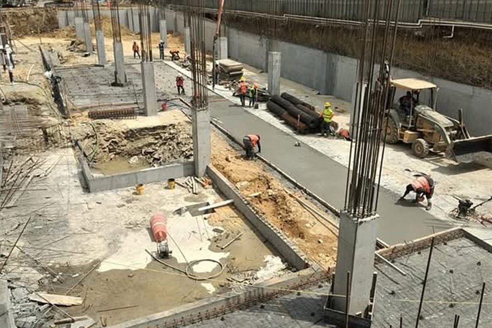 La cisterna se ha completado al 85% y las zapatas que sostienen todo el edificio llevan un avance del 90%.