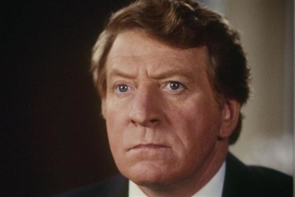 Clive Revill, la icónica voz del Emperador Palpatine en 'Star Wars', murió a los 94 años tras una batalla contra la demencia.