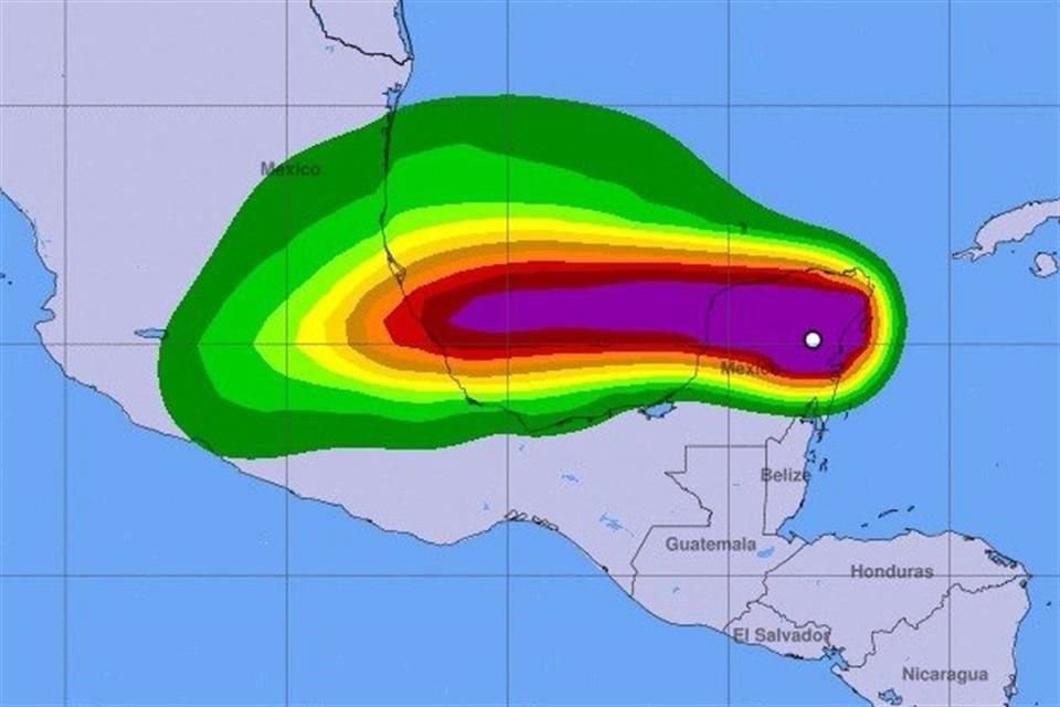 Tras tocar tierra al sur de Tulum, en QR, se prevé que 'Grace' arribe a la costa de Veracruz, a unos 150 kilómetros al sur de Tamaulipas.