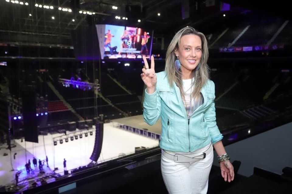 La cantante festeja sus 30 años de carrera hoy con un concierto en la Arena Monterrey.