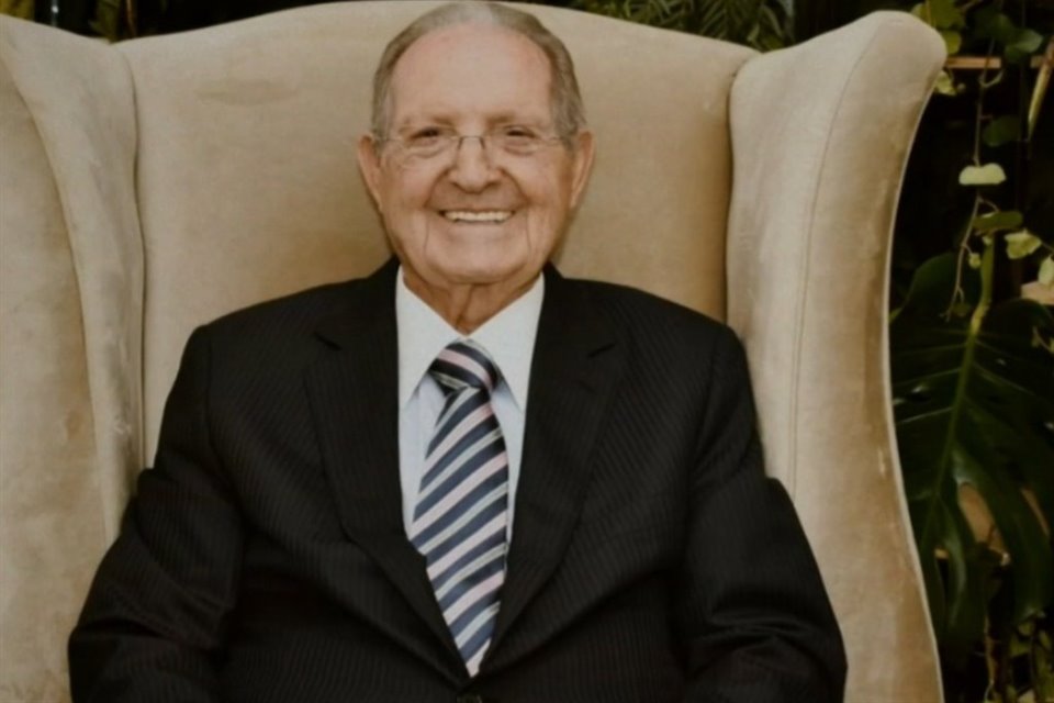 Olegario Vázquez Raña,  fundador y presidente del Grupo Empresarial Ángeles, murió esta madrugada a los 89 años. 