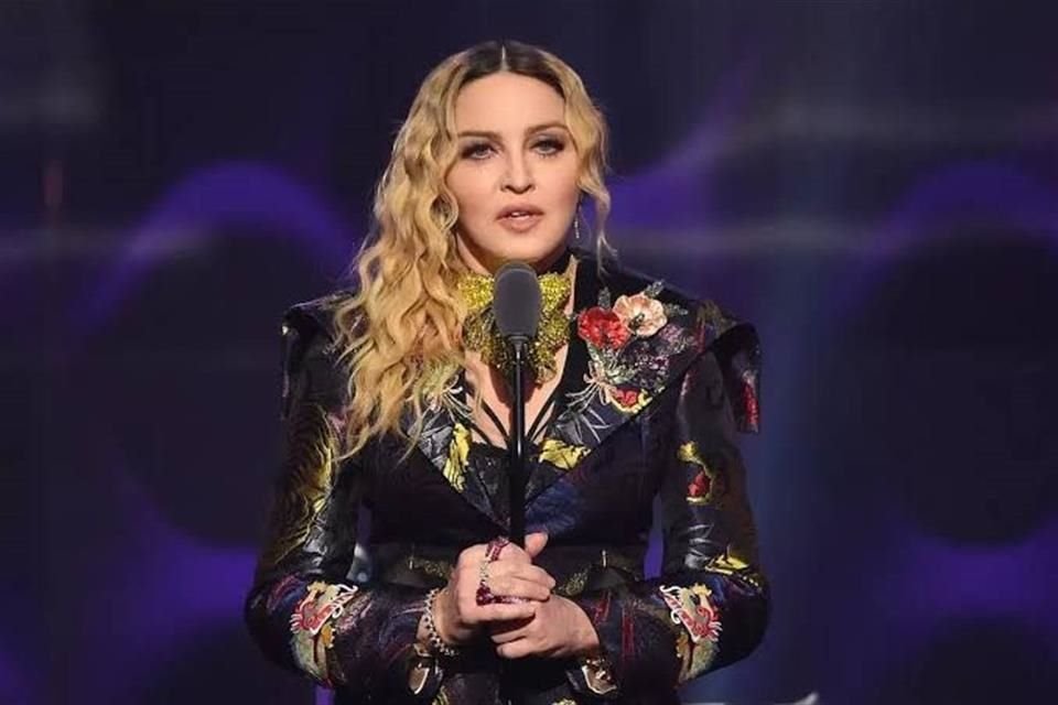 El metraje, de menos de diez segundos, muestra a la intérprete haciendo lipsyncing (acción de mover los labios imitando la letra de una canción) de la rola 'Hardest Ese Ever'.