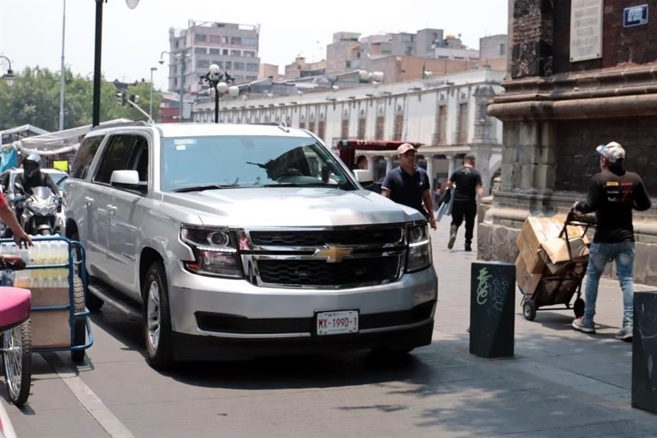 Un Magistrado que aspira a Ministro preguntó a INE si podía seguir usando vehículo blindado.