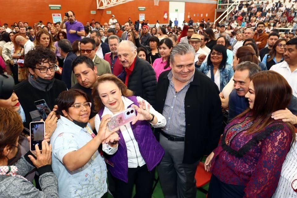 La Ministra Esquivel a su llegada al auditorio del Tecnológico de Ecatepec.