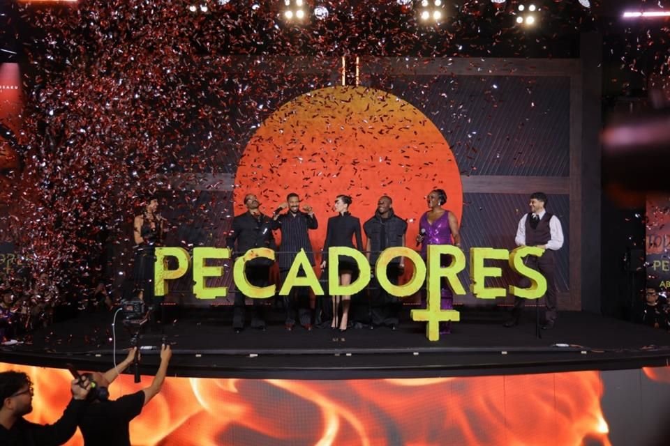 El elenco fue recibido entre aplausos.