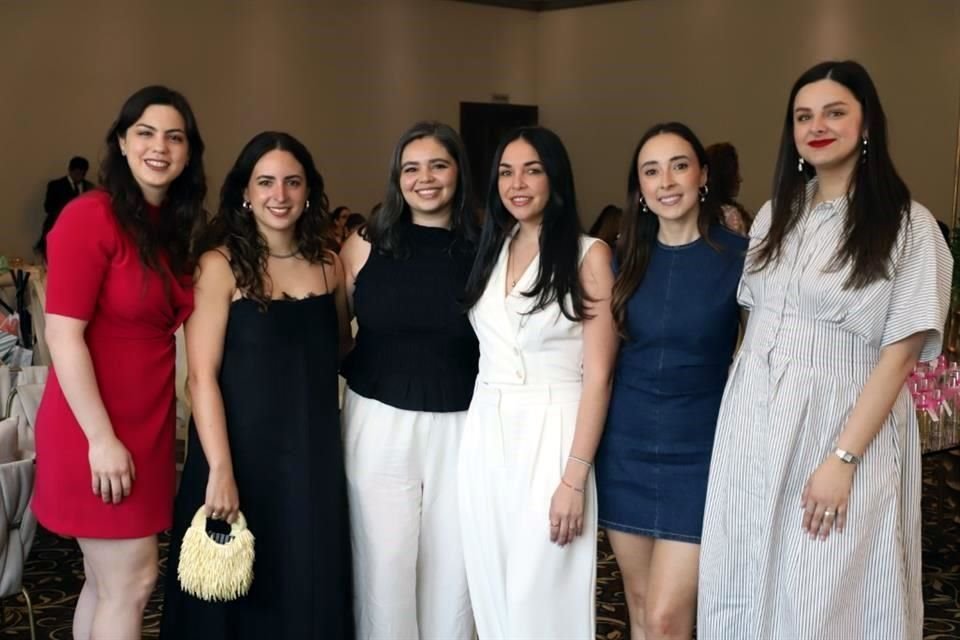 Allena Dominick, Paola Arias, Roberta Villarreal, Luana Galarza, Karina González y Ximena García