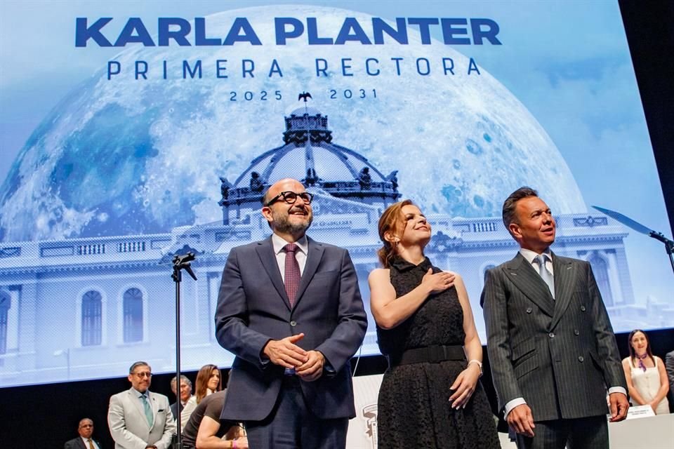 Karla Planter fue acompañada por el ex Rector de la UdeG, Ricardo Villanueva y el Gobernador de Jalisco, Pablo Lemus.