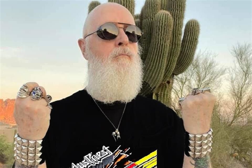 Abiertamente gay desde hace 27 años y en activo en la música desde hace medio siglo, el artista aseguró que se siente un mejor ser humano porque se considera un luchador.